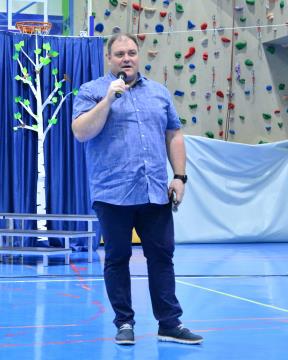 Prireditev učenk in učencev Osnovne šole Šmartno v Tuhinju V mladih brezah tiha pomlad (1)